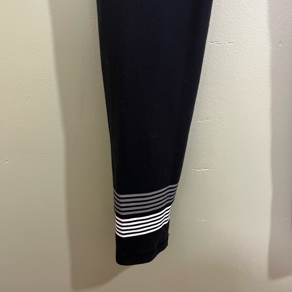 Under Armour Black Leggings Size Juniors Small Waist 28” - Picture 5 of 6